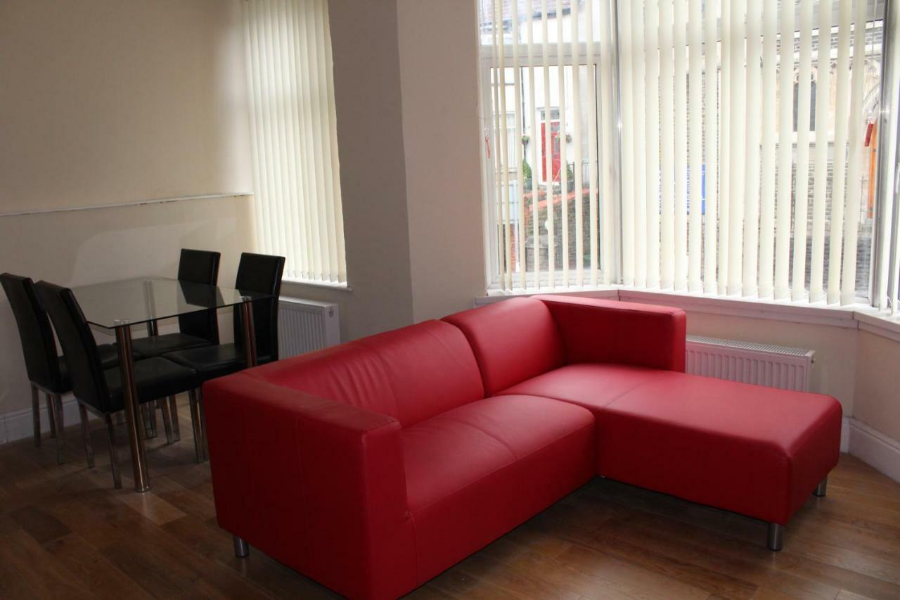 Van Apartments Caerphilly Eksteriør bilde